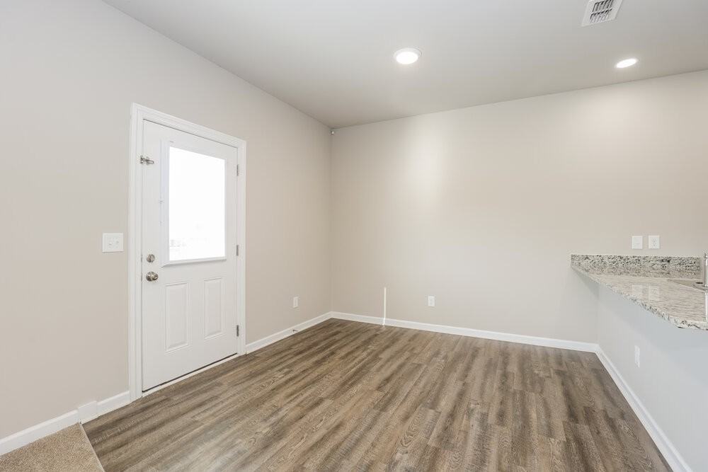 2228 Lismore Dr - Photo 7 of 17