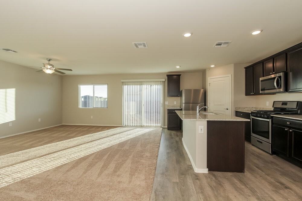 7084 S Victor Dr - Photo 3 of 16