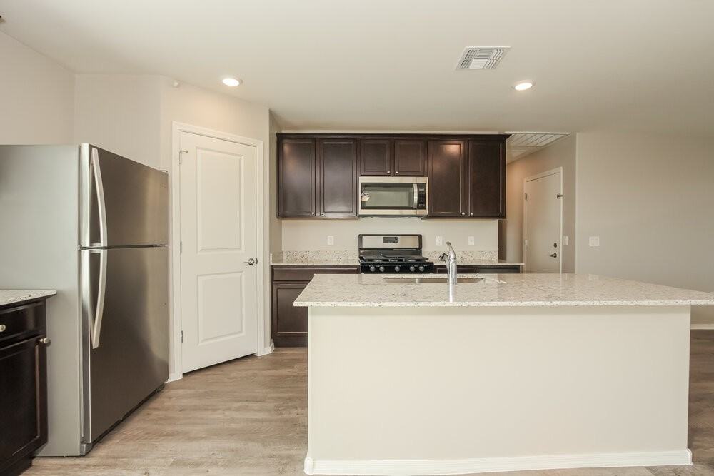 7084 S Victor Dr - Photo 6 of 16