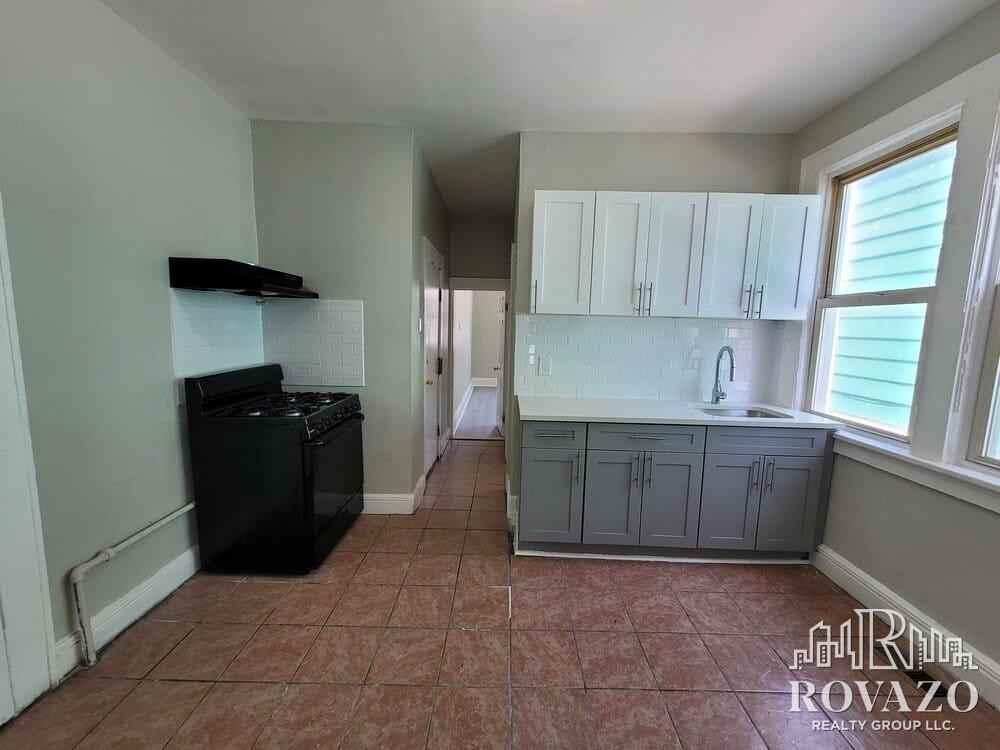 35-37 Hanford Street #2L - Photo 2 of 6
