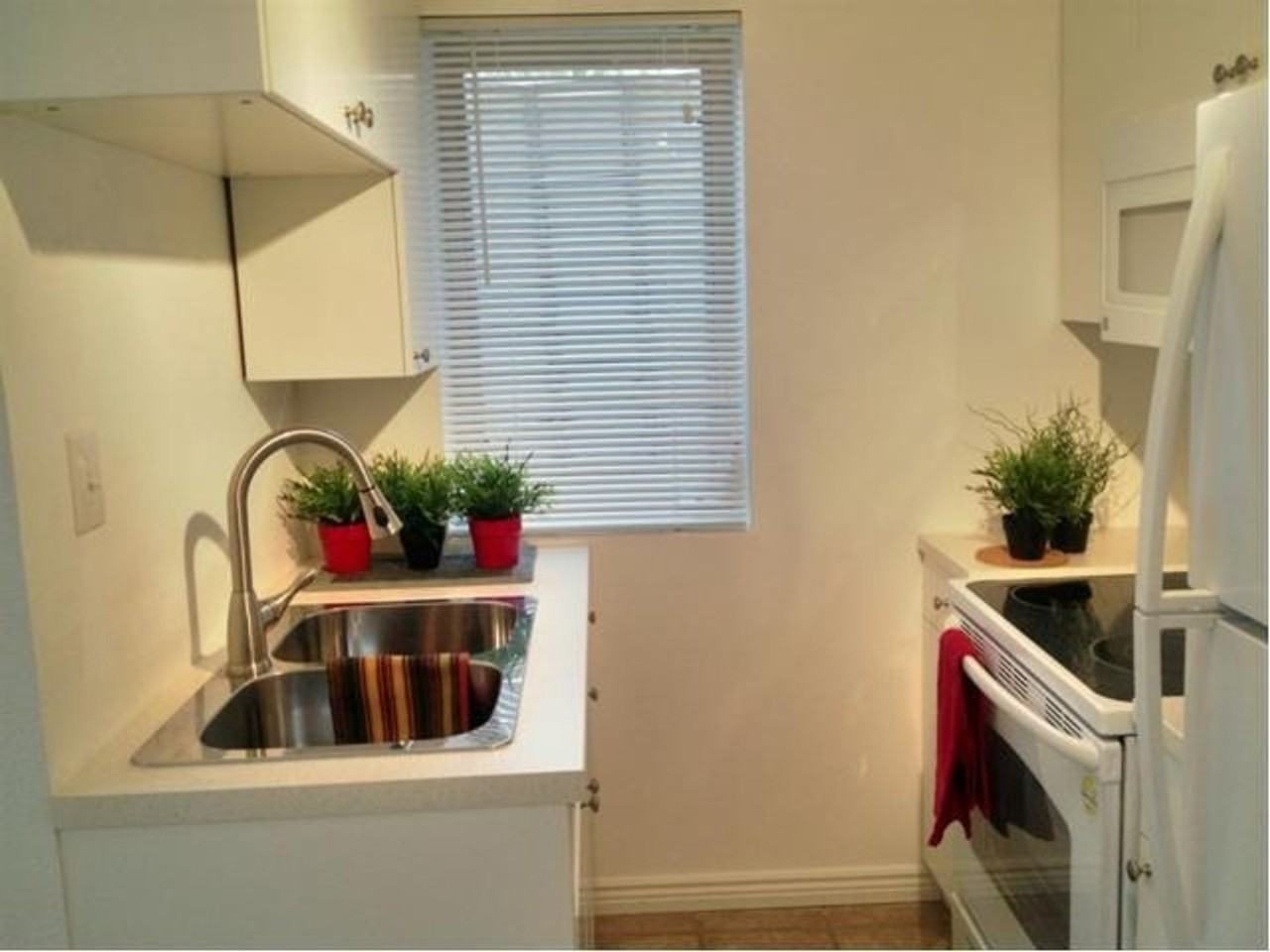 2015 Marshall Street - Photo 5 of 23