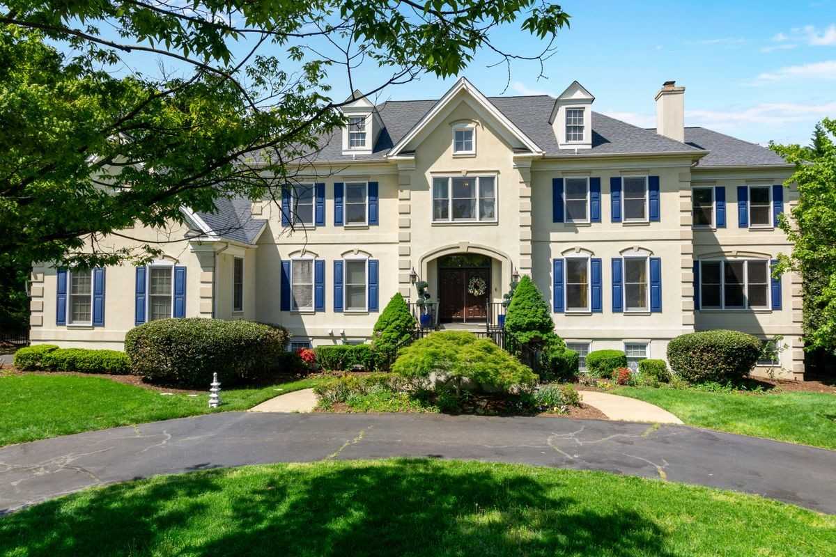 1445 Mayhurst Blvd - Photo 2 of 50