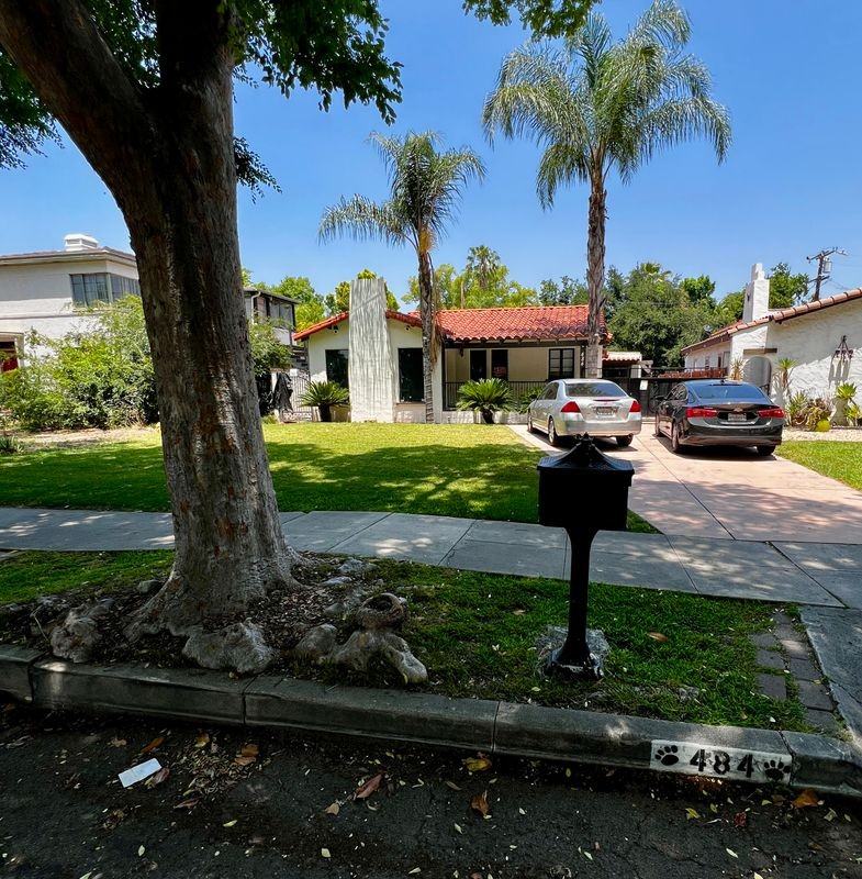 484 W 25th St - Photo 2 of 21