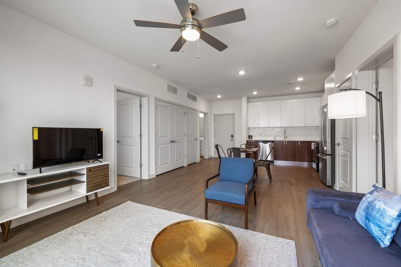 633 East Main Street - Photo 2 of 31