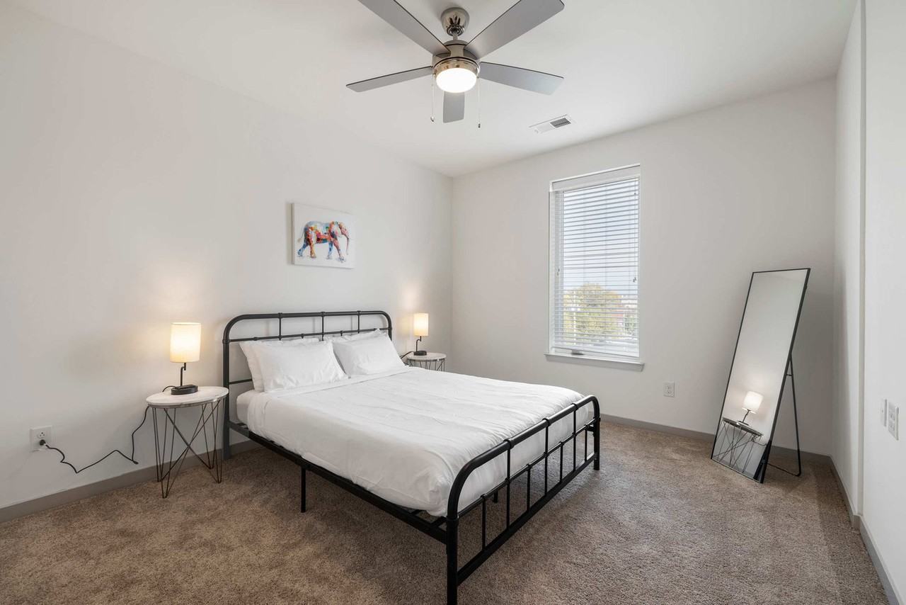 633 East Main Street - Photo 5 of 31