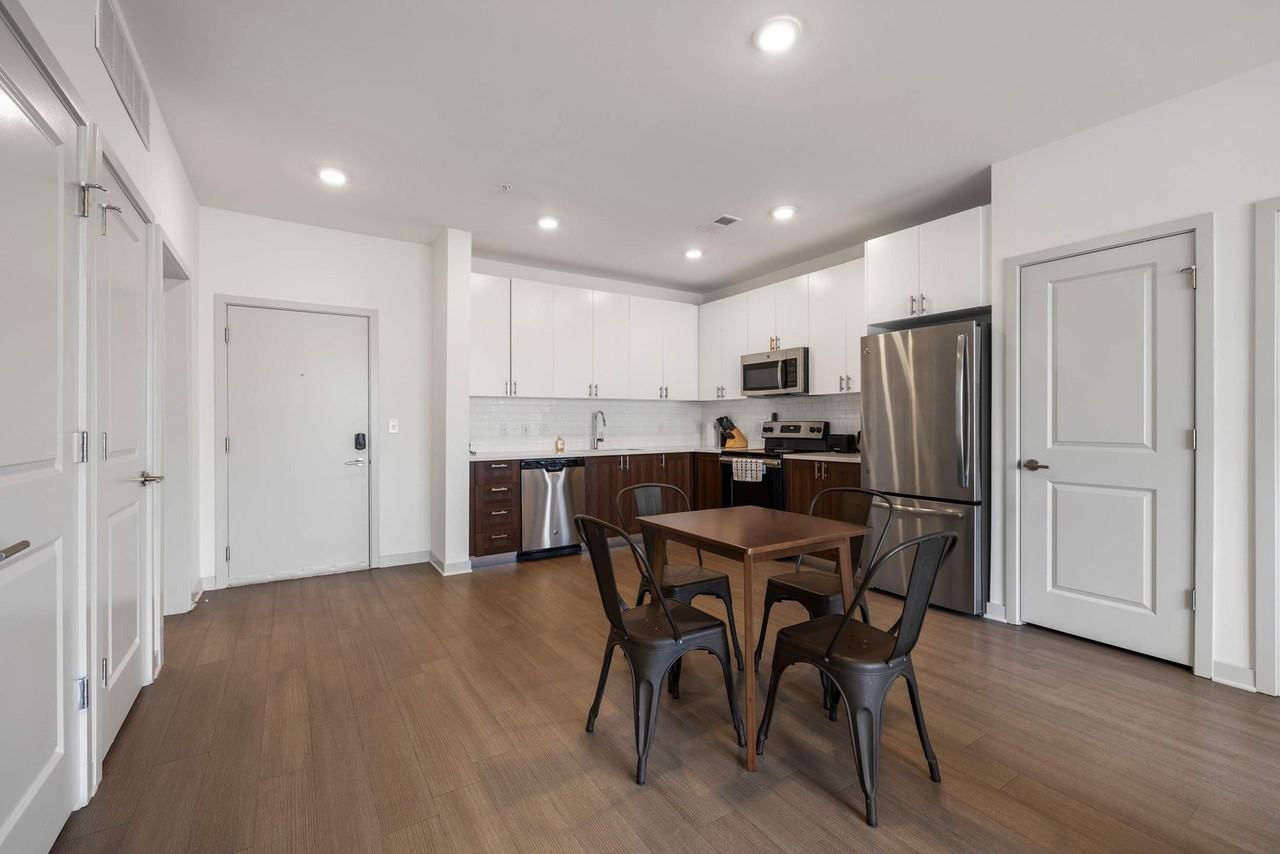 633 East Main Street - Photo 6 of 31