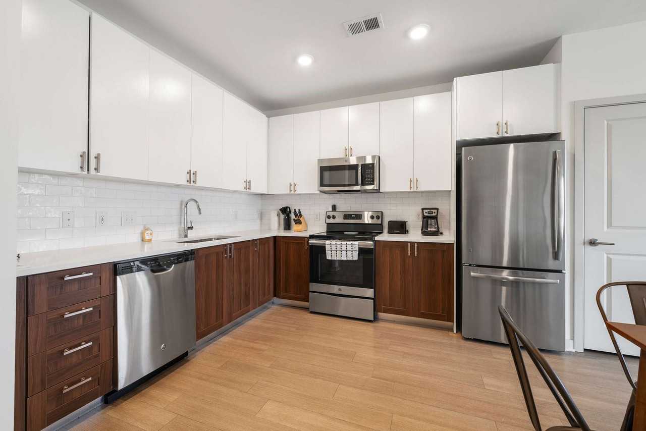 633 East Main Street - Photo 7 of 31
