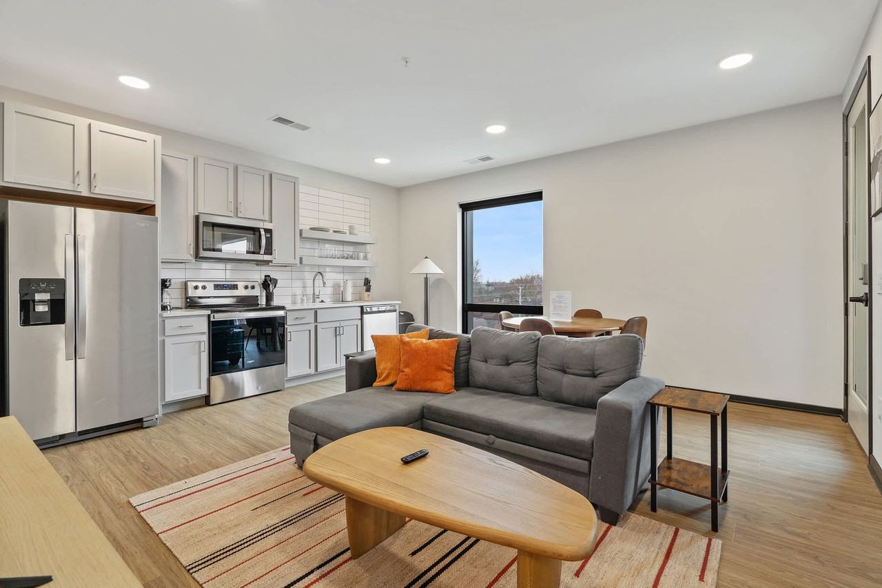 423 East Michigan Street - Photo 4 of 18