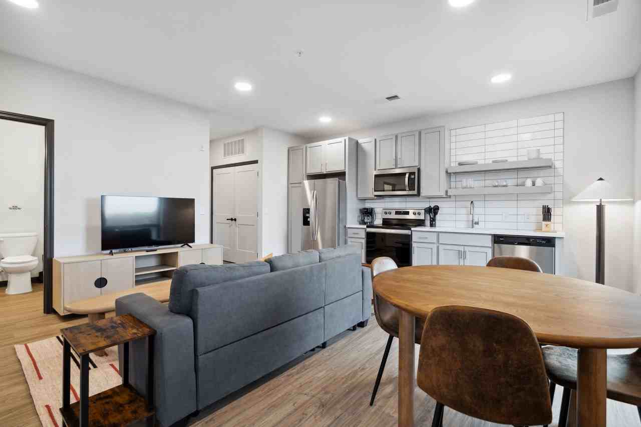 423 East Michigan Street - Photo 5 of 18