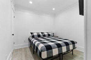 featured image of 412 E Harwood St