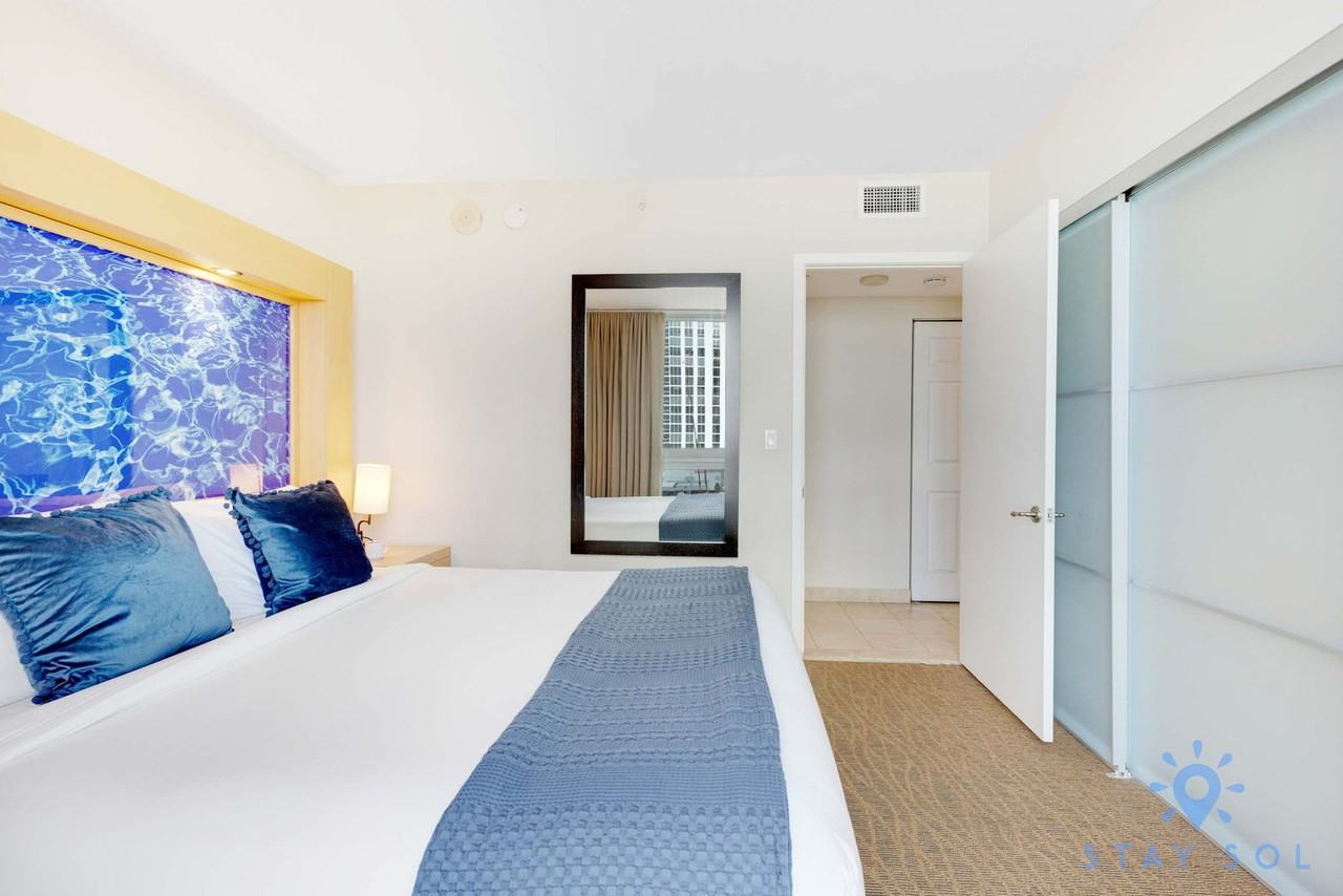 18683 Collins Ave #1227498P - Photo 5 of 28