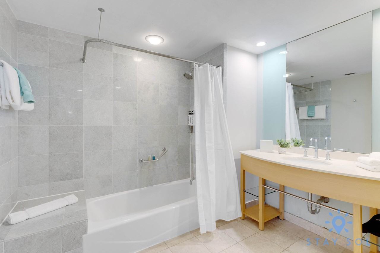 18683 Collins Ave #1227498P - Photo 7 of 28