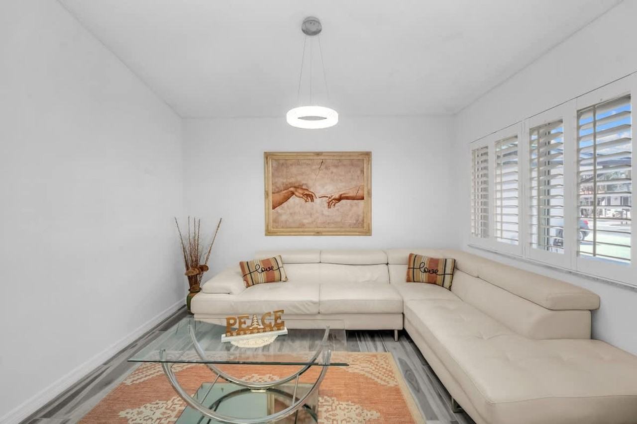 909 Nw 135th Ct #1232025P - Photo 3 of 32