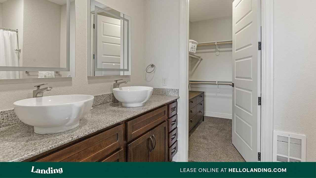 6743 W 135th St. - Photo 4 of 50