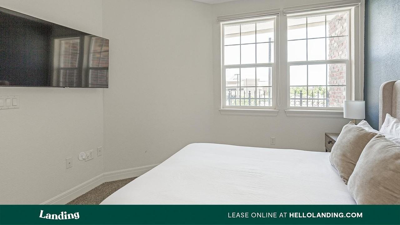 6743 W 135th St. - Photo 5 of 50