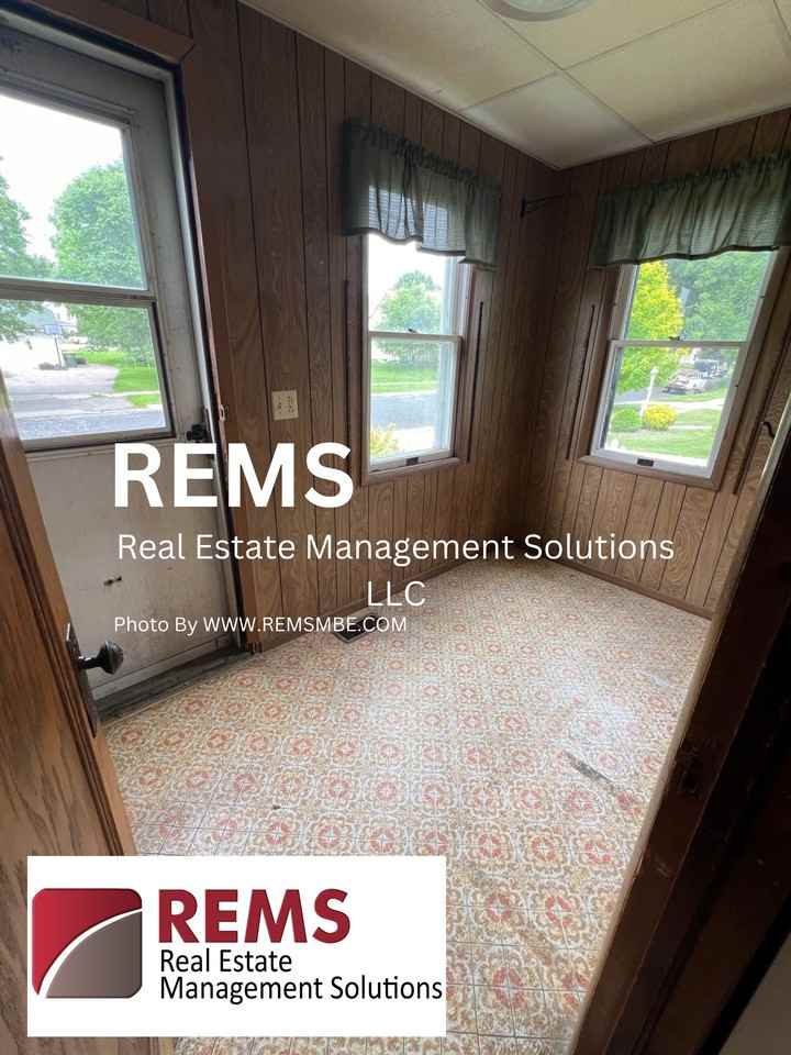 203 S Albert Ave - Photo 3 of 10