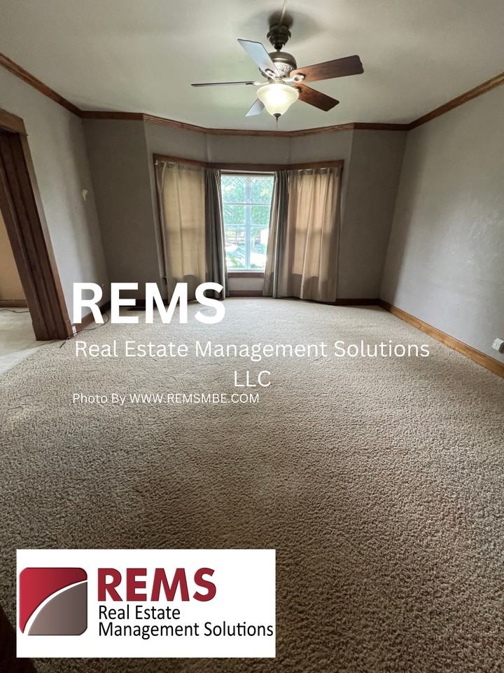 203 S Albert Ave - Photo 2 of 10