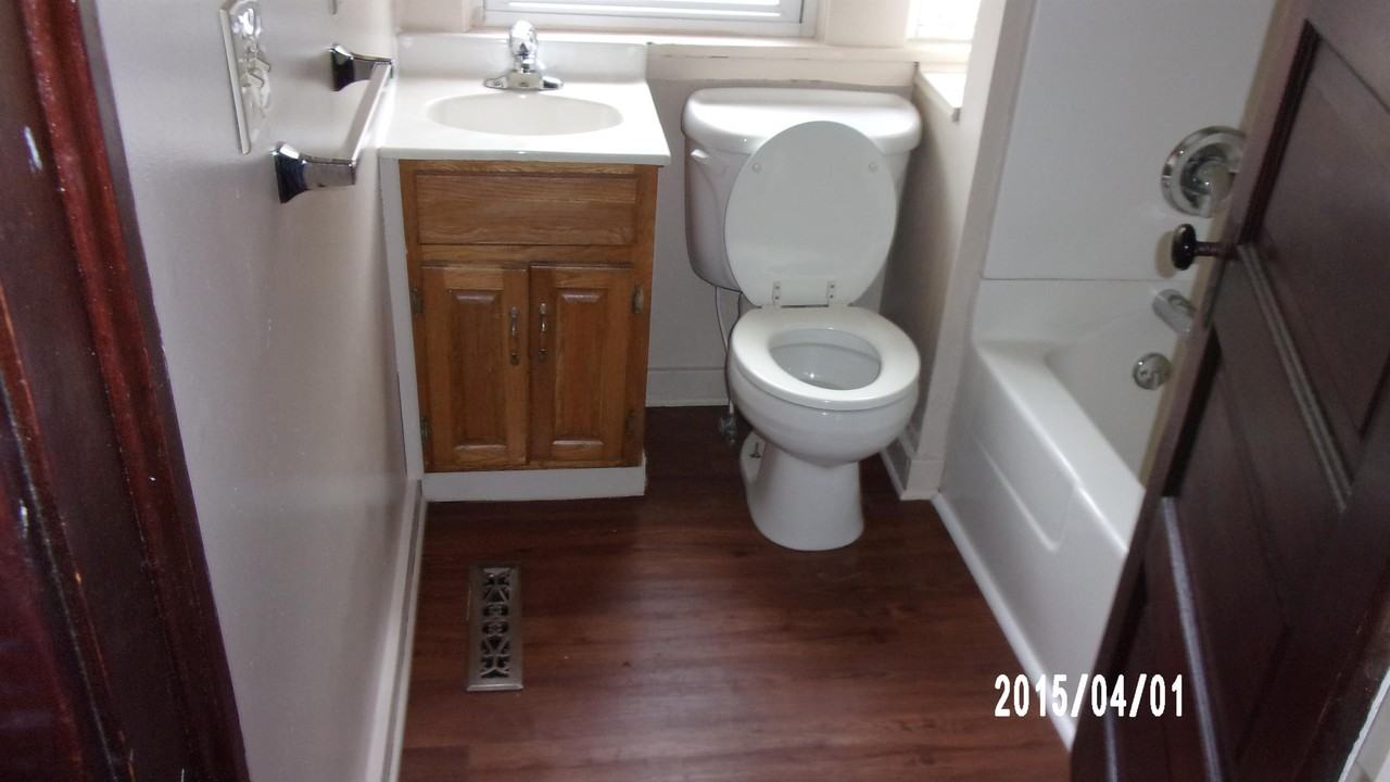 429 Lake St - Photo 3 of 17