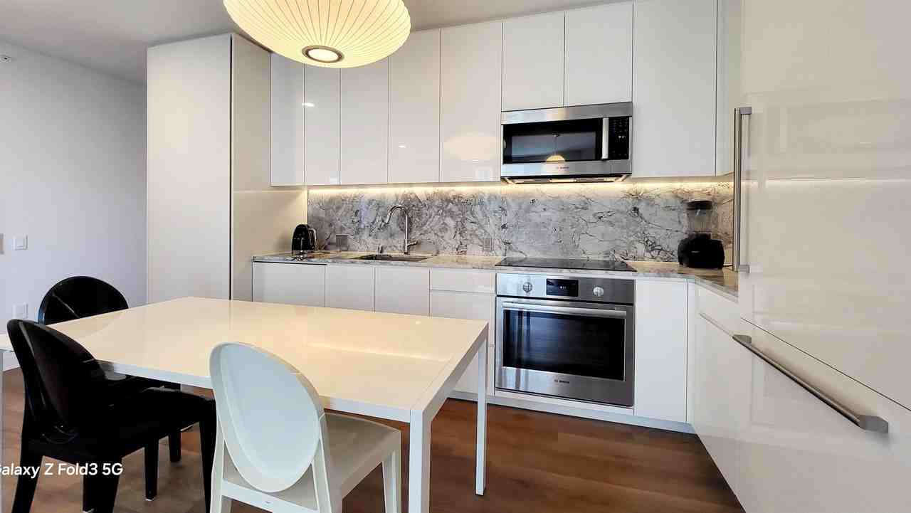 987 Queen St #3412 - Photo 3 of 10