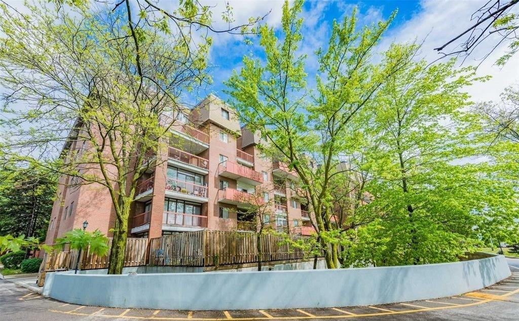 3025 The Credit Woodlands - Photo 2 of 2