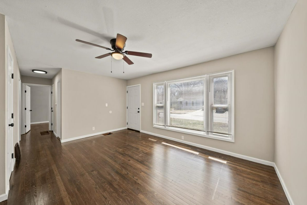 2910 E 58th St - Photo 3 of 9