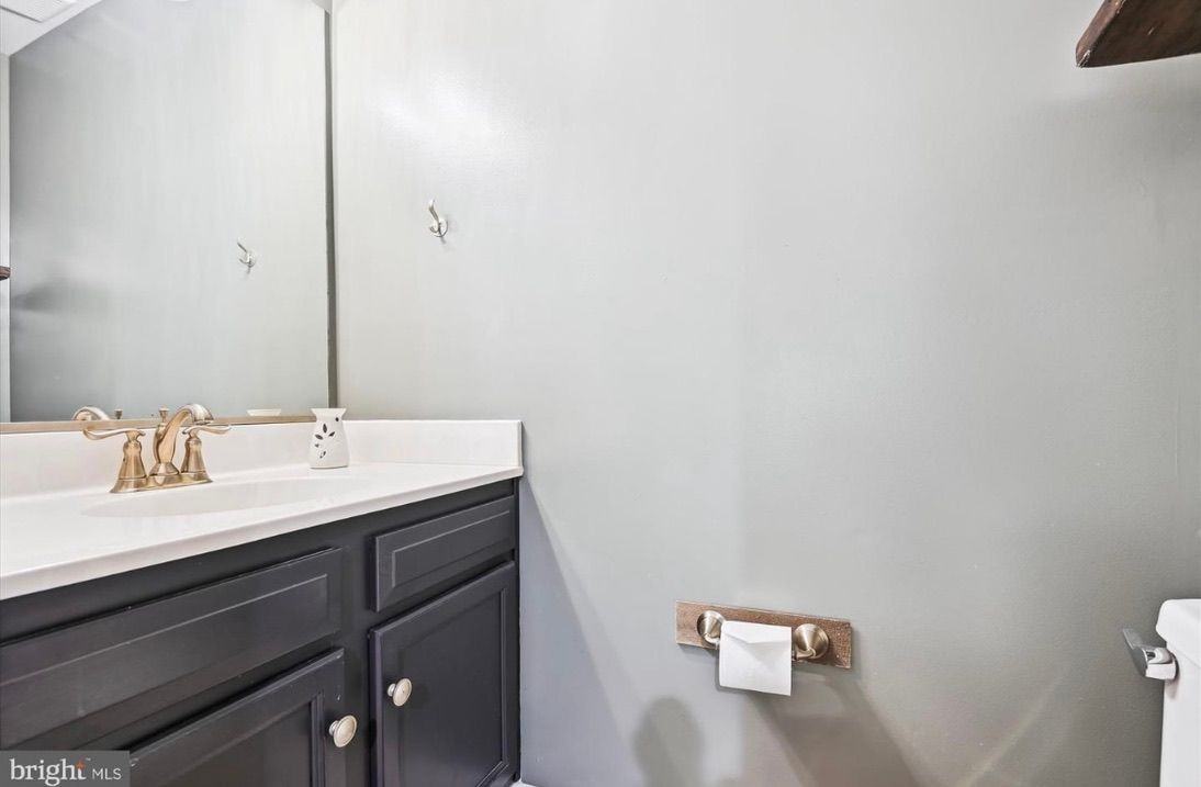 933 Oakmoor Dr - Photo 3 of 28