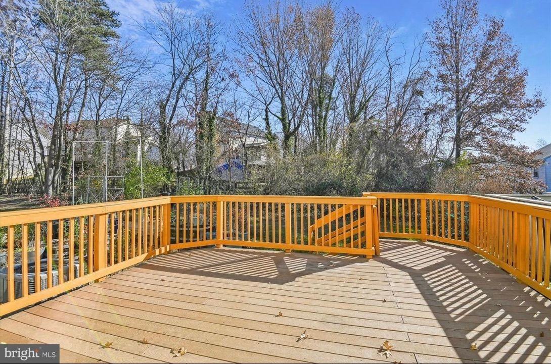 933 Oakmoor Dr - Photo 5 of 28