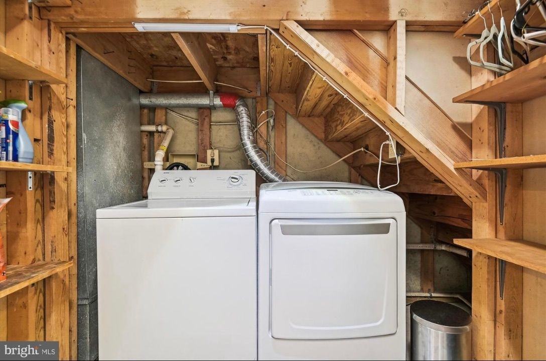 933 Oakmoor Dr - Photo 6 of 28