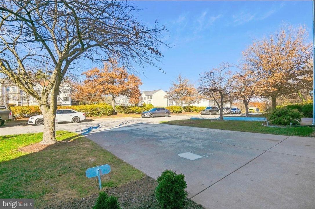 933 Oakmoor Dr - Photo 7 of 28