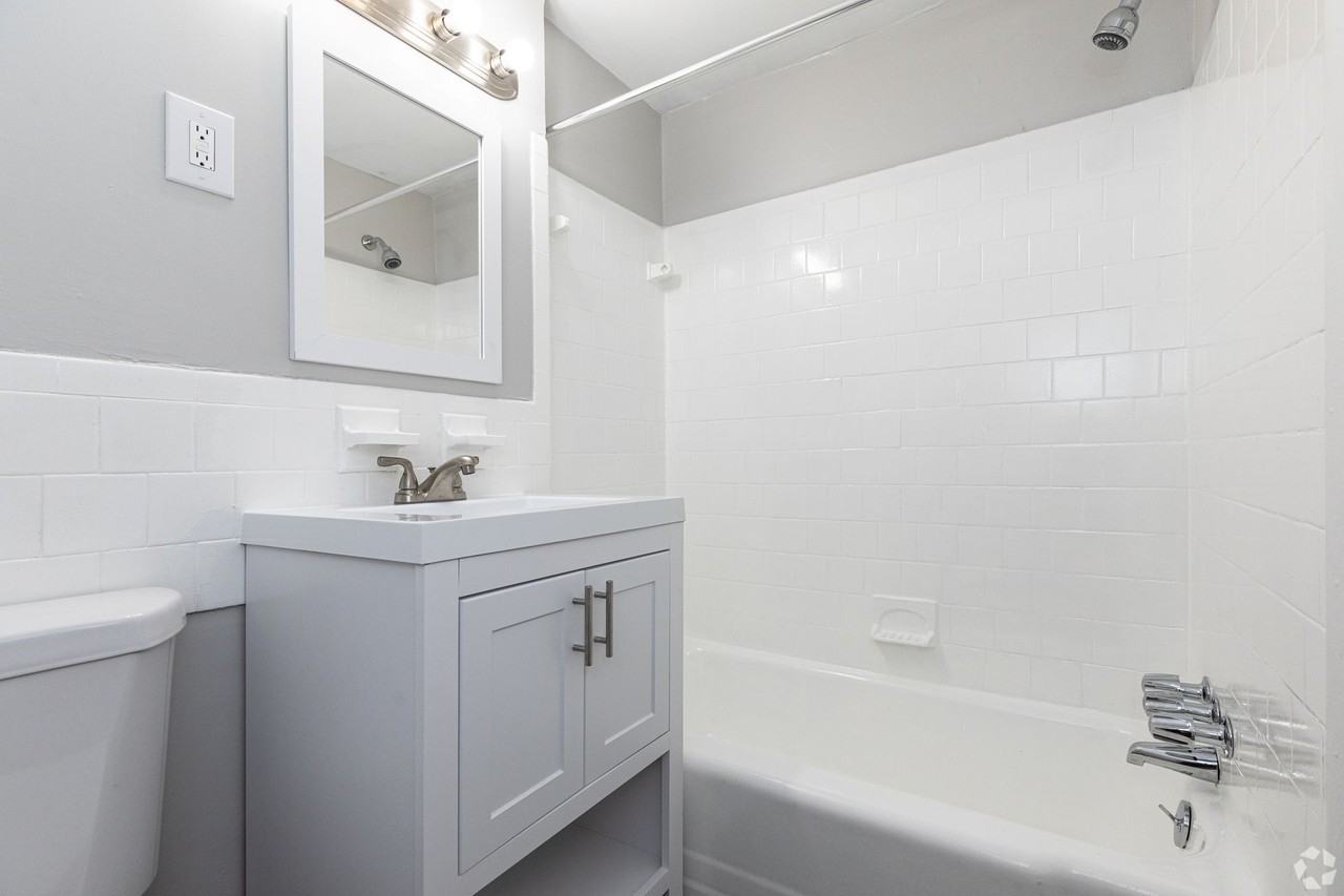 Regency Court Apartments - Photo 5 of 50