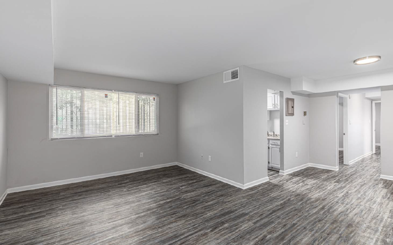 Regency Court Apartments - Photo 7 of 50