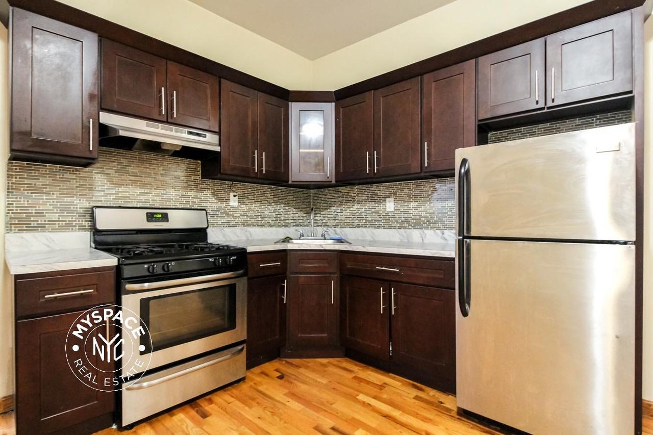 126 Graham Ave #3F - Photo 2 of 6