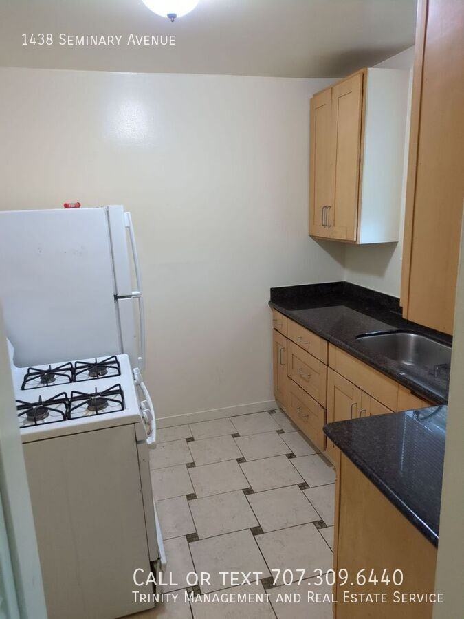 1438 Seminary Ave - Photo 3 of 5