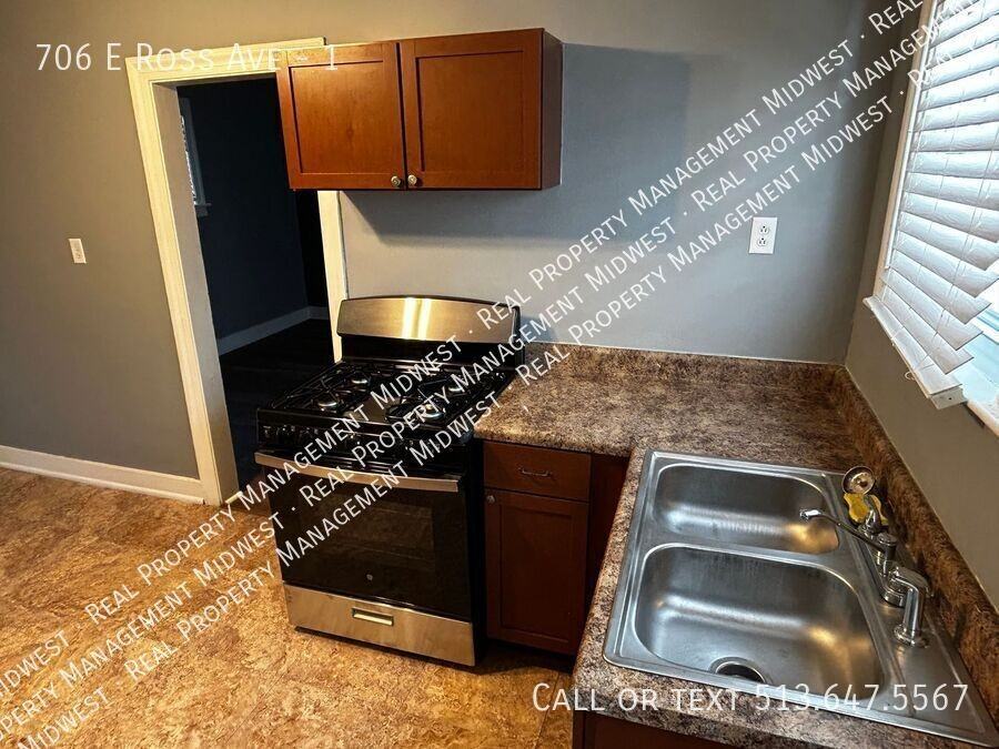 706 E Ross Ave #1 - Photo 5 of 13