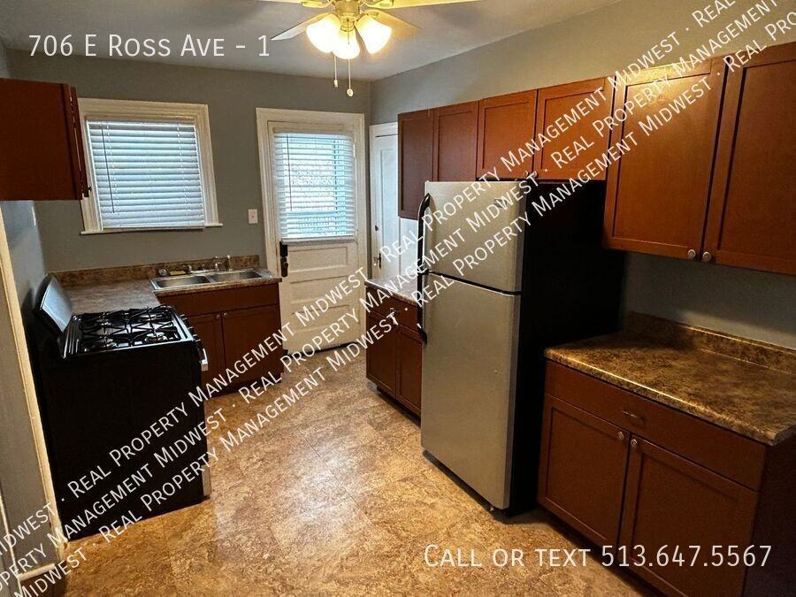 706 E Ross Ave #1 - Photo 3 of 13