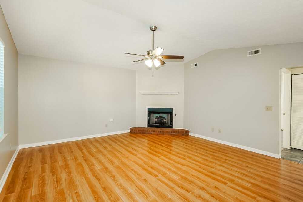 106 Bradford Cir - Photo 4 of 17