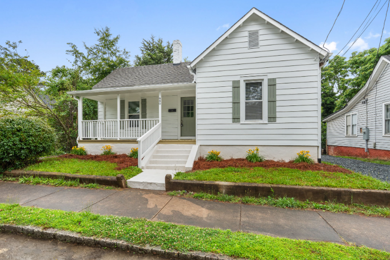 940 Albert St - Photo 2 of 20