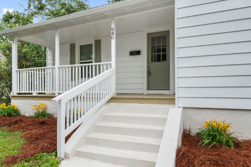 940 Albert St - Photo 3 of 20