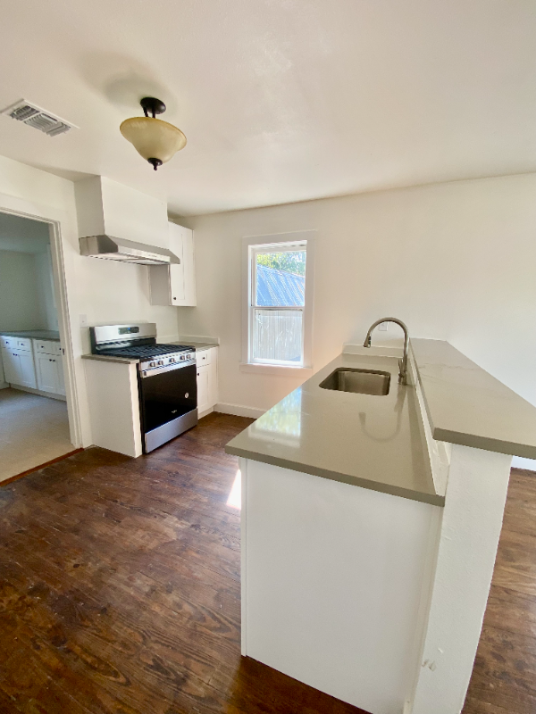 414 Orange Ave - Photo 2 of 18