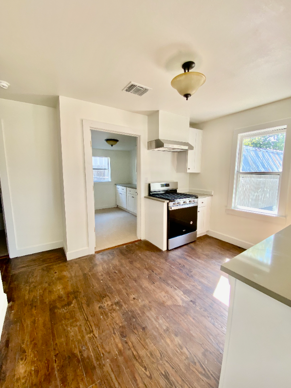 414 Orange Ave - Photo 3 of 18