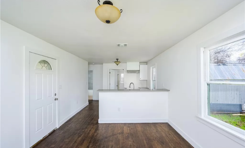 414 Orange Ave - Photo 5 of 18