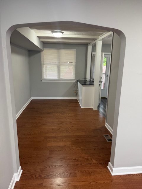 303 Endsleigh Ave - Photo 3 of 20