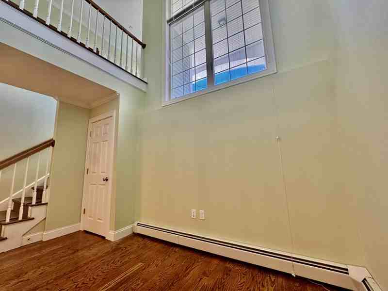 56 Soundview St - Photo 2 of 12