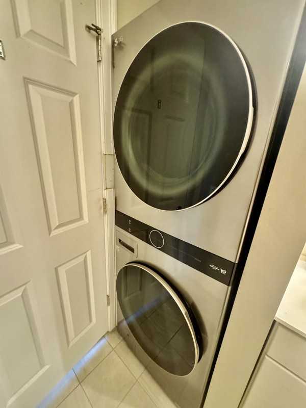 56 Soundview St - Photo 3 of 12