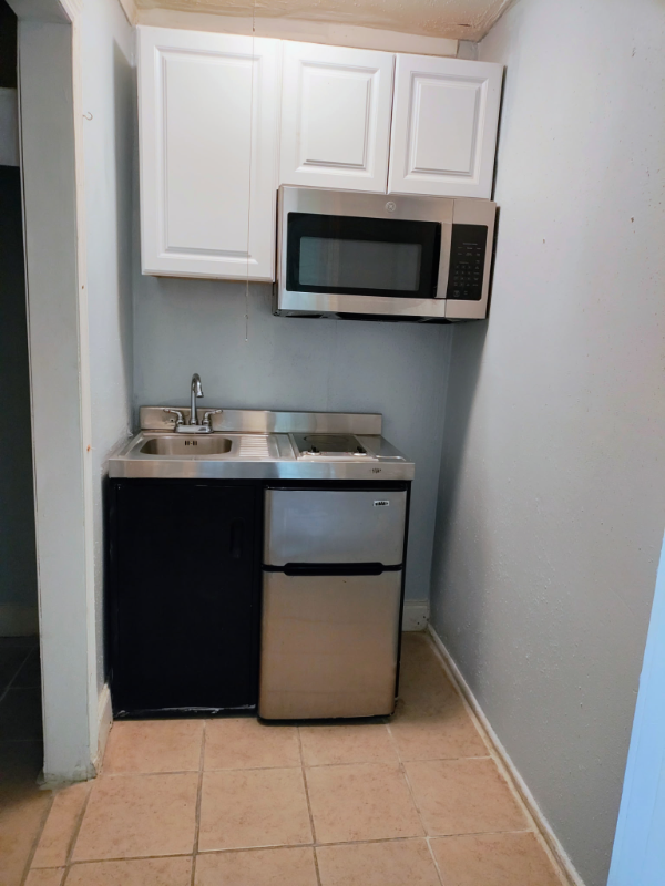 1113A E Oak St #A - Photo 3 of 11