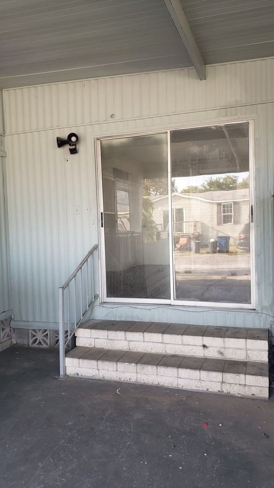 917 50th Avenue Plz W - Photo 2 of 24
