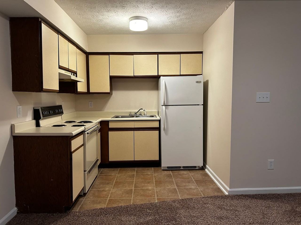 385 Gibson Ln - Photo 2 of 7