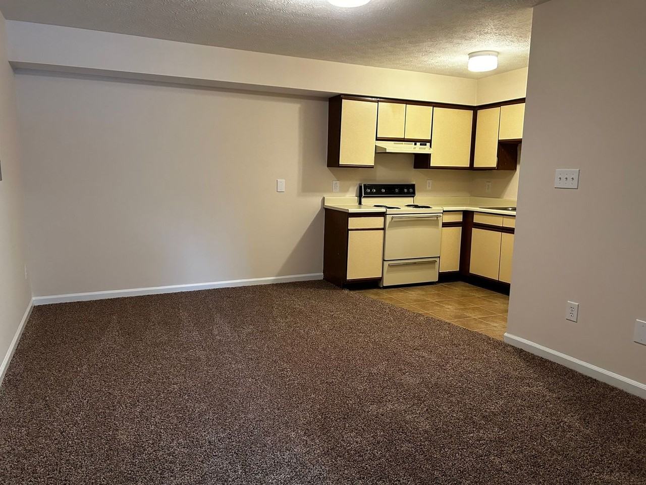 385 Gibson Ln - Photo 3 of 7