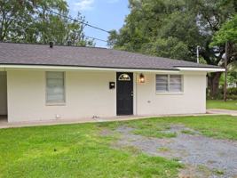 featured image of 422 Pecan St