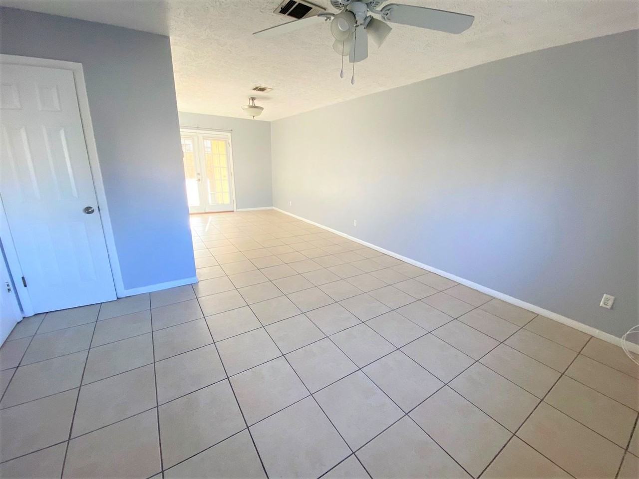 409 Venetian Way - Photo 2 of 12